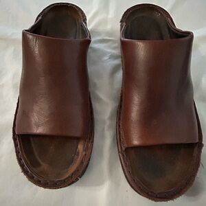NAOT Women’s Brown Leather Slide Sandals SIZE 8 US/39 euro.